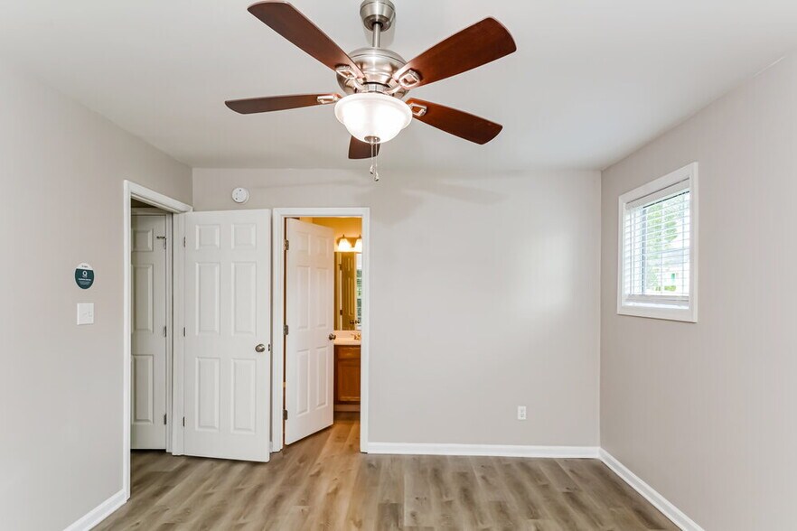 Building Photo - 3709 Blue Blossom Dr