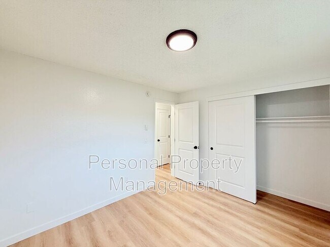 Building Photo - 7422 NE Hazel Dell Ave