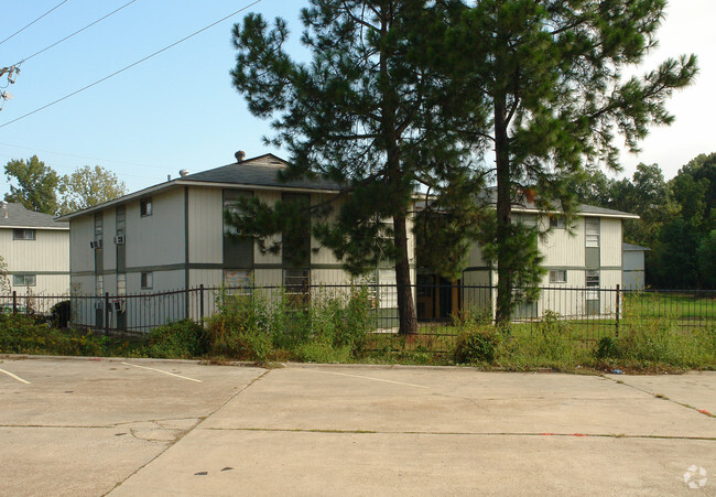 Building Photo - Commonwealth Village