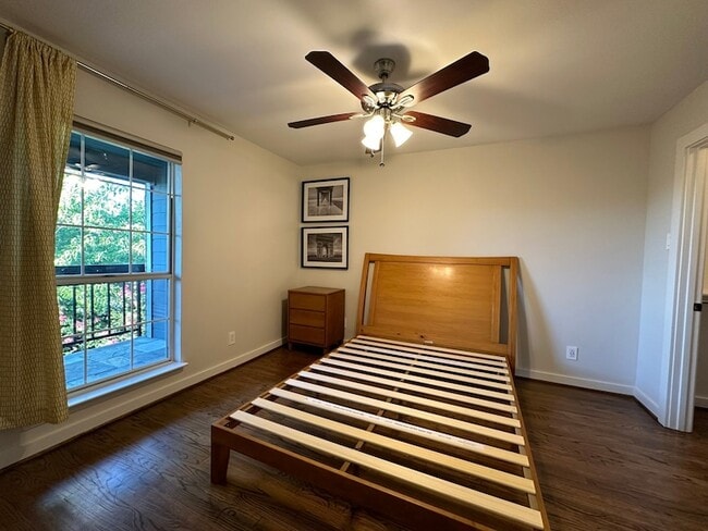Building Photo - 18333 Roehampton Dr