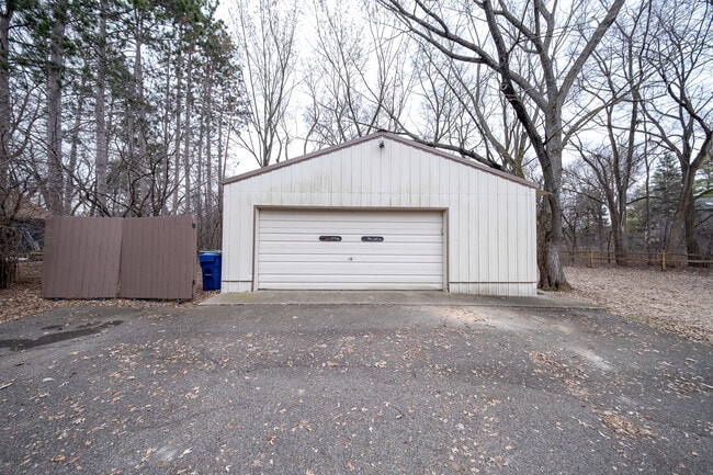 Building Photo - 1410 Juneau Ln N