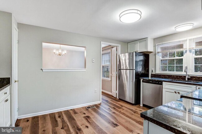 Building Photo - 5847 New England Woods Dr