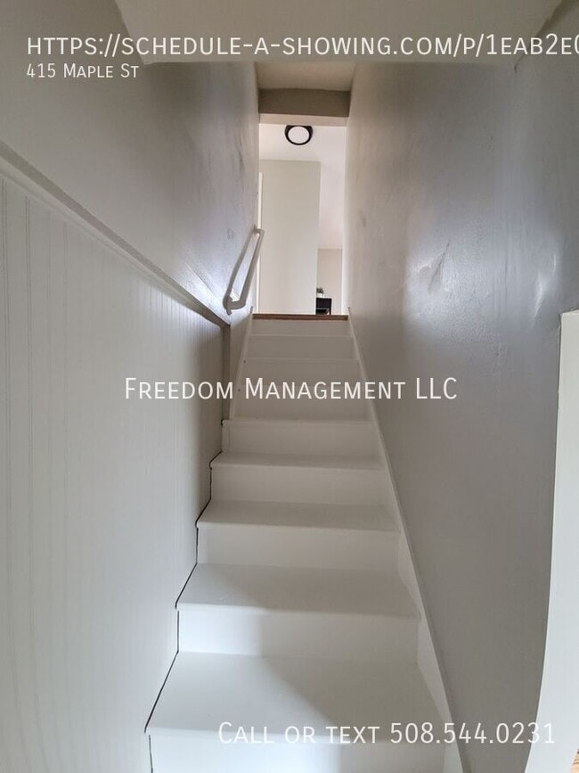 Building Photo - 415 Maple St