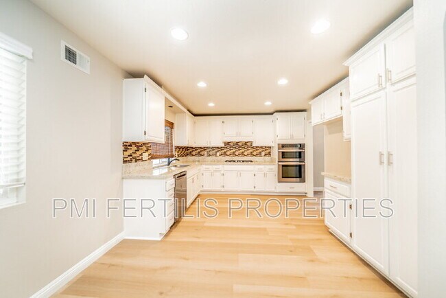 Building Photo - 1229 Hibiscus St