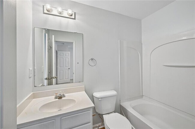 Building Photo - 725 Crestwell Cir