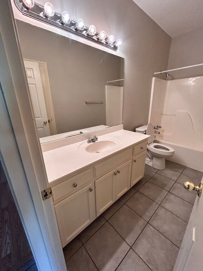 Building Photo - GREAT 3BR HOME IN LSU AREA!