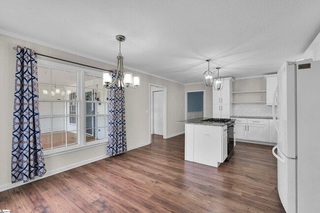 Building Photo - 203 Roper Mountain Rd Ext