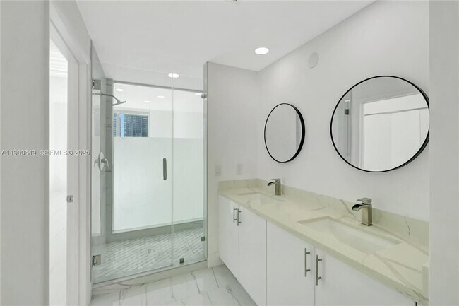 Building Photo - 90 SW 3rd St