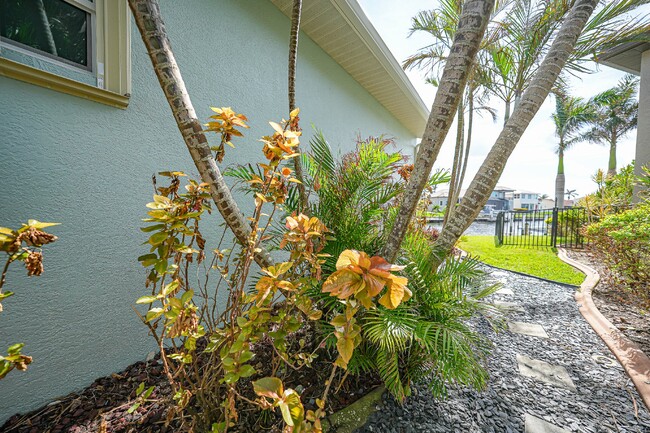 Building Photo - "Waterfront home with Courtyard Pool"