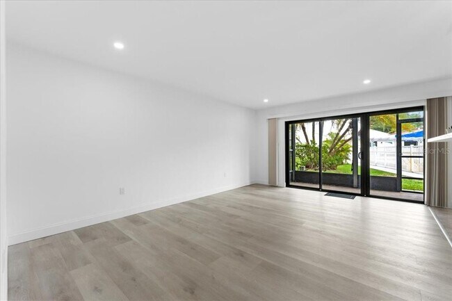 Building Photo - 11525 8th Way N