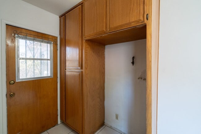 Building Photo - Beautiful 3 Bedroom/ 2 Bath Home $3,595/ Mo.