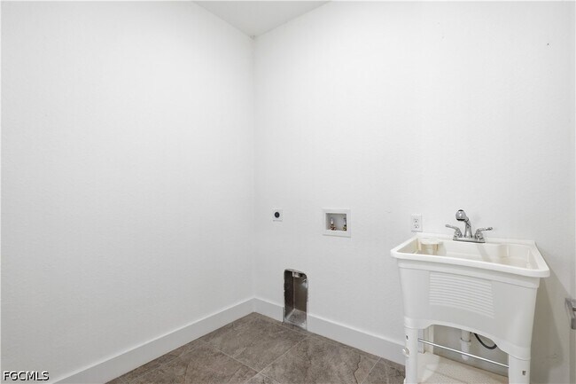 Building Photo - 1119 NW 28th Pl