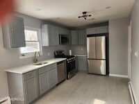 Building Photo - 883 Roundtree Dr