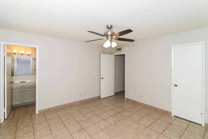 Building Photo - 5140 N 69th Ave