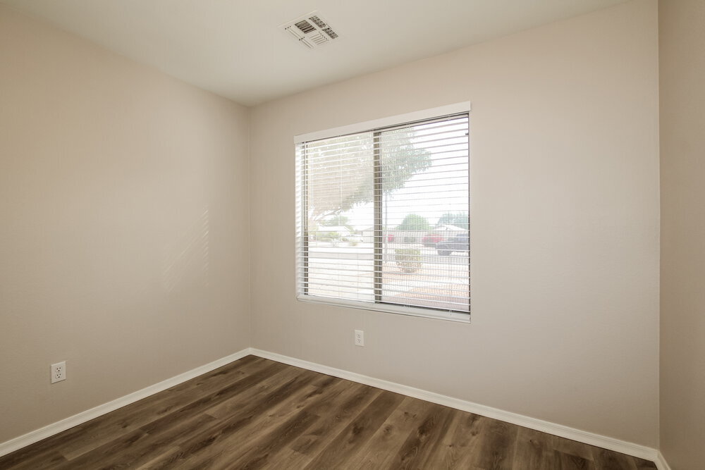 Building Photo - 8740 W Loma Ln
