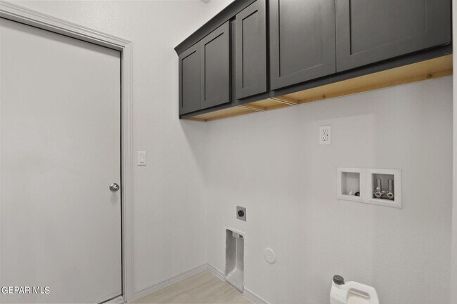 Building Photo - 5116 Joe Castillo St