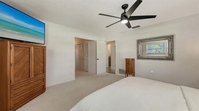 Building Photo - 6717 Roxbury Dr