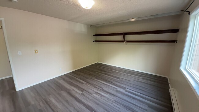 Building Photo - Move in Special! 1 Bedroom in Beautiful Residential Area Close to Downtown Pet Friendly