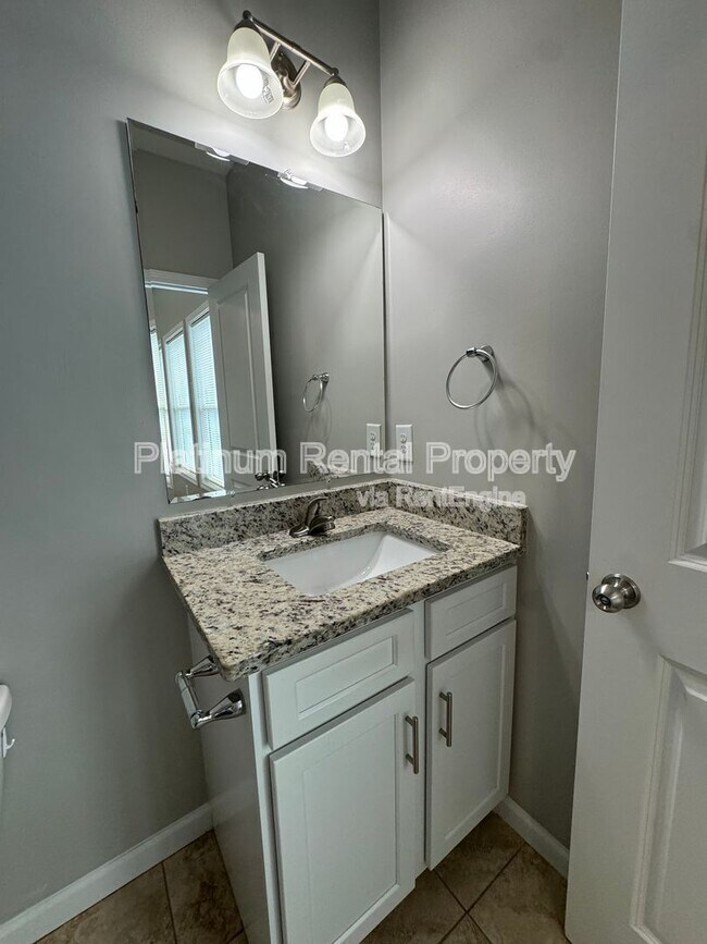 Building Photo - 1733 Brookside Lay Cir