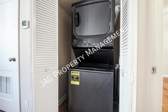 Building Photo - 2761 St Johns Ave