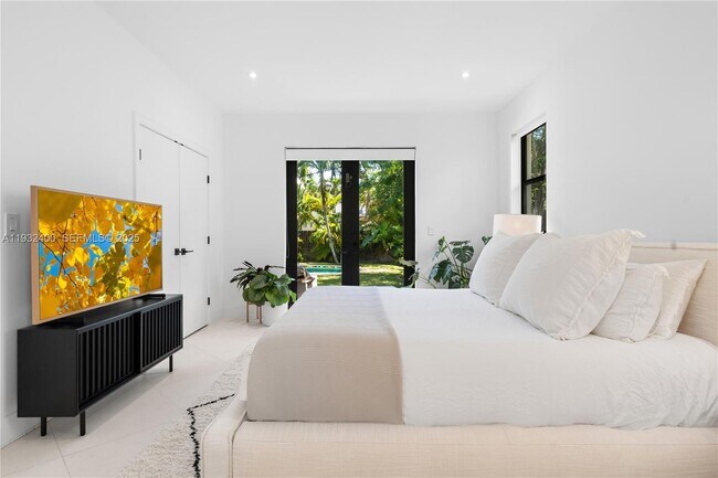 Building Photo - 2489 Meridian Ave