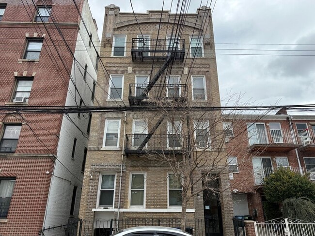 Building Photo - 25-45-45 44th St