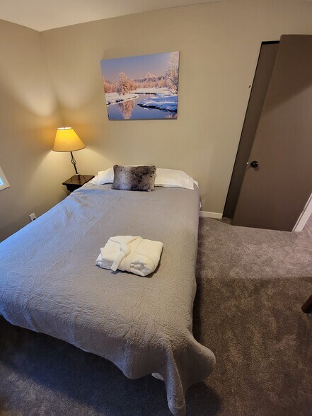 Room #1 - 8111 NE 27th St
