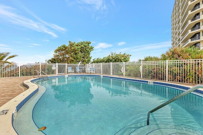 Building Photo - 840 Ocean Dr