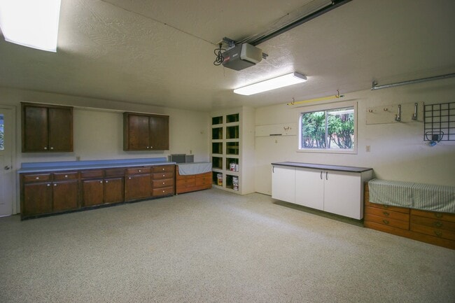 Building Photo - Pet friendly Jacksonville Home!!!