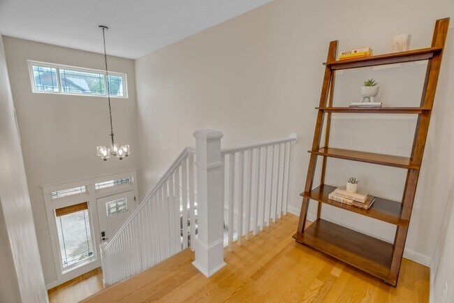 Building Photo - Stunning, spacious 4-bdrm/4-bath in Tigard. Fireplace, massive decks, next to nature