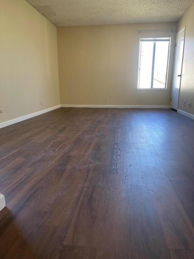 Building Photo - 8063 Park Villa Cir