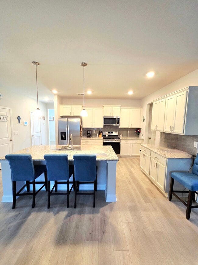 Building Photo - 2066 Ainsley Dr