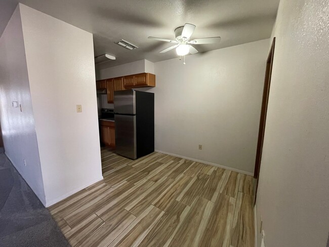 Building Photo - New remodeled townhome!