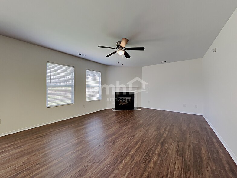 Building Photo - 8443 Redding Glen Ave