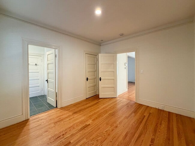 Building Photo - 3 Bedrooms, 2 Bathrooms Saint Helena Charm with Modern Conveniences