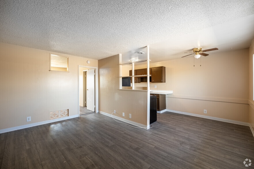 1 BR, 1 BA - 580 SF - Living/Dining Room - Mojave Breeze Apartments