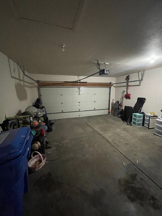 Building Photo - STUDENTS WELCOME! Spacious Duplex in Southwest Ft. Collins