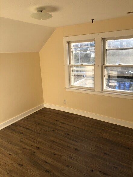Building Photo - 68 Perry Ave