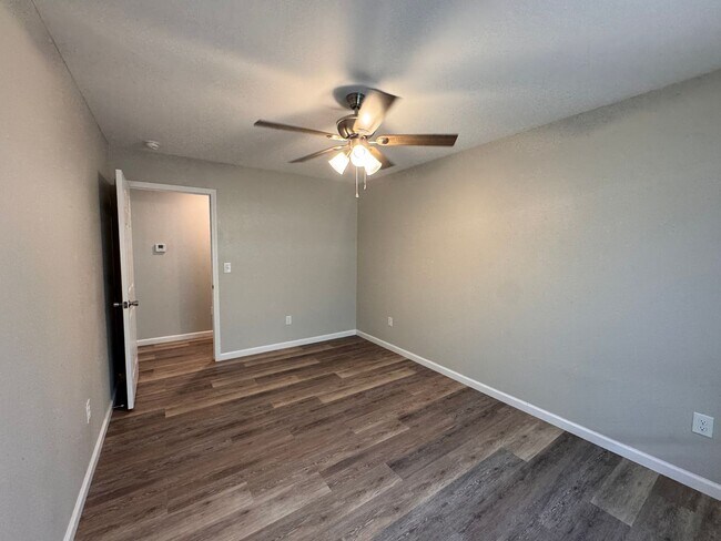 Building Photo - 4120 W 56th Pl