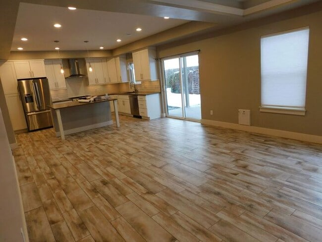 Building Photo - Spacious 5-Bedroom Home with Luxury Features & Prime Location!