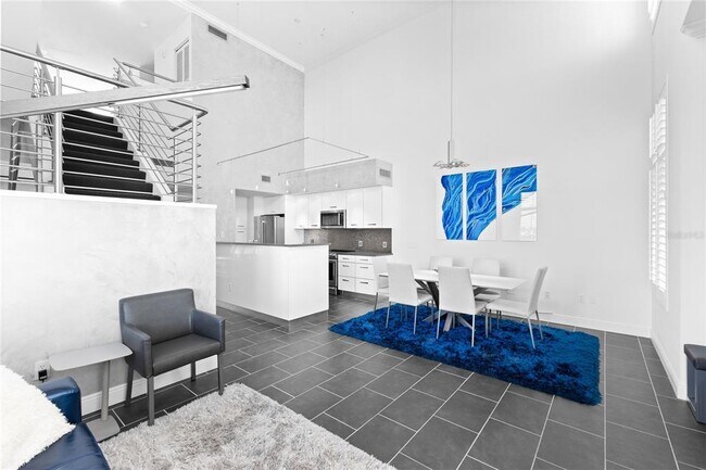 Building Photo - 800 N Tamiami Trl