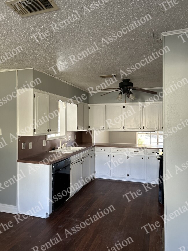 Building Photo - 56 Martha Dr