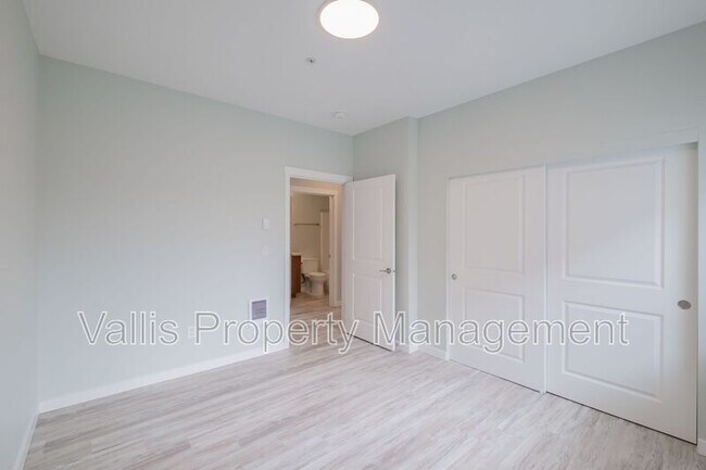 Building Photo - 13001 S Crompton Lane