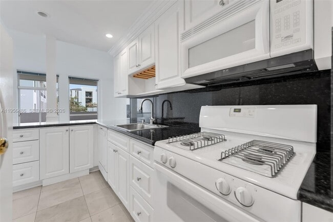 Building Photo - 700 Biltmore Way