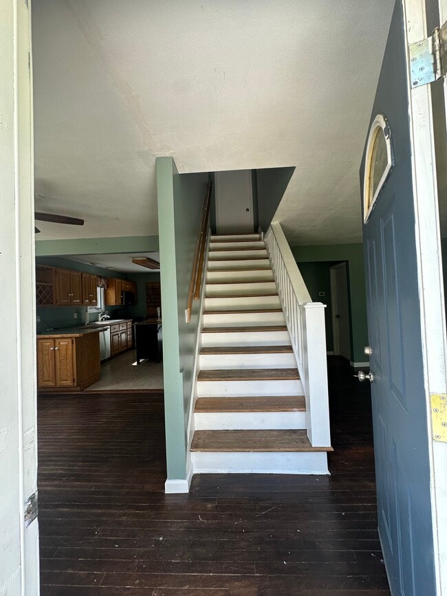 Building Photo - 20 Eastview Dr