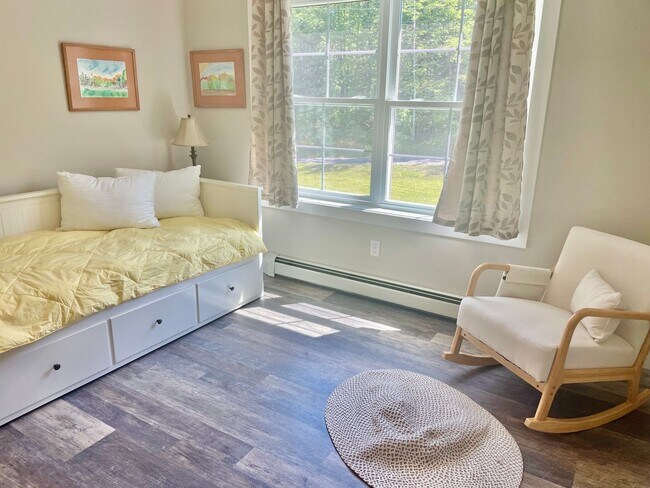 Building Photo - New 3 bed, 3 bath house with in law apt on...