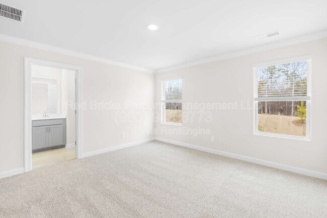 Building Photo - 6105 Starview Ter