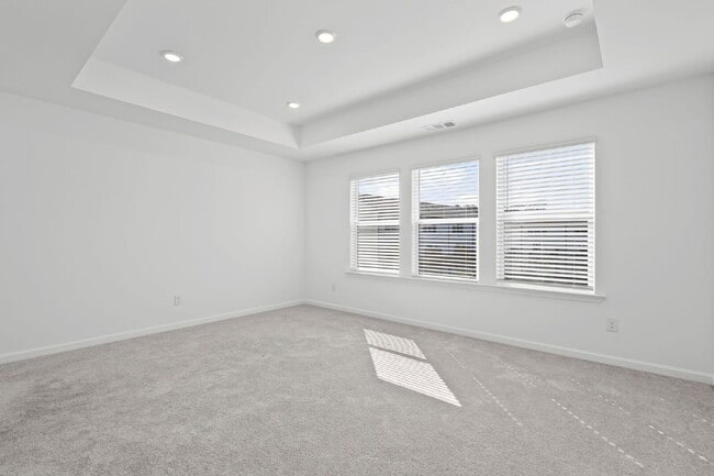 Building Photo - 2730 Harrison Dr