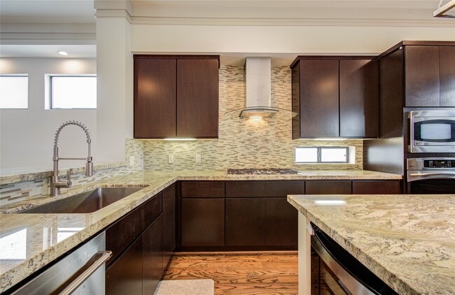 Building Photo - 1808 Ridgewood St