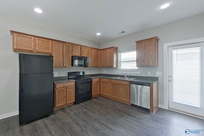 Building Photo - 344 White Oak Cir